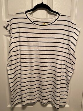 A New Day Black and White Striped Women’s Muscle Tee…size 2X